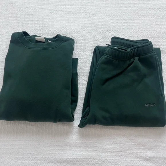 Aritzia Campus Green Crewneck Sweatshirt and Jogger Set - Picture 6 of 6